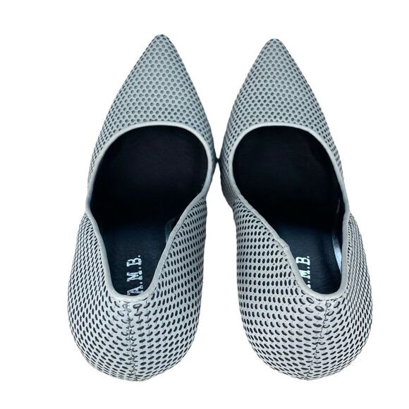 L.A.M.B. Perforated Leather Pointed Toe Stiletto Pumps Shoe Y2K Sz 9 Light Gray - Picture 5 of 13